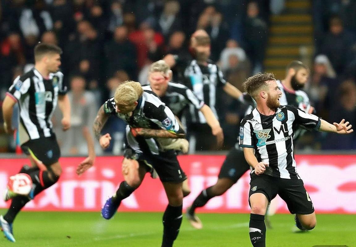 英超焦点战：纽卡斯尔联坐镇圣詹姆斯公园球场迎战热刺，波斯特科格鲁面临严峻考验